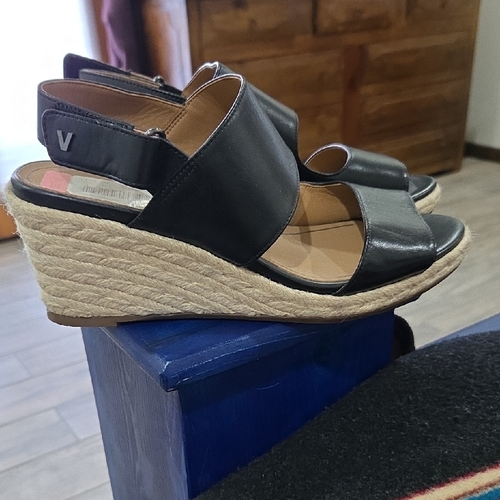 Vionic Stylish Black Wedge Sandals